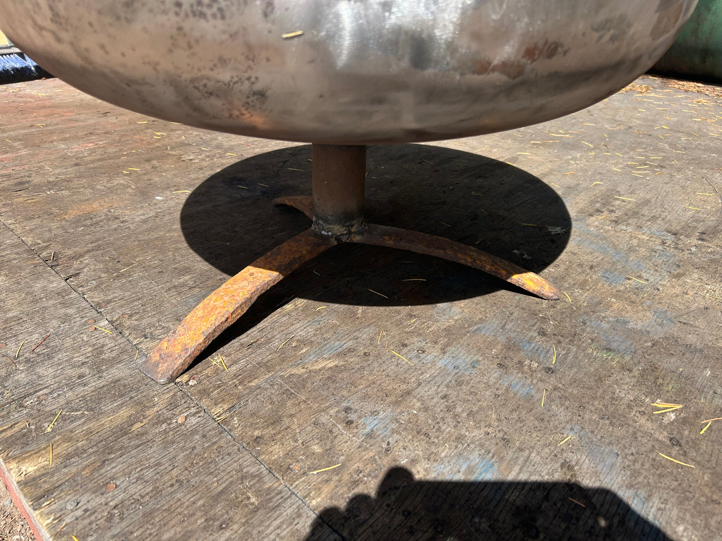 24" Pedestal Fire Pit, "Margarita Glass"